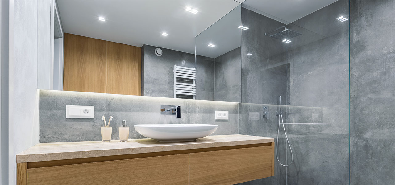 Fugenloses Bad mit Dusche